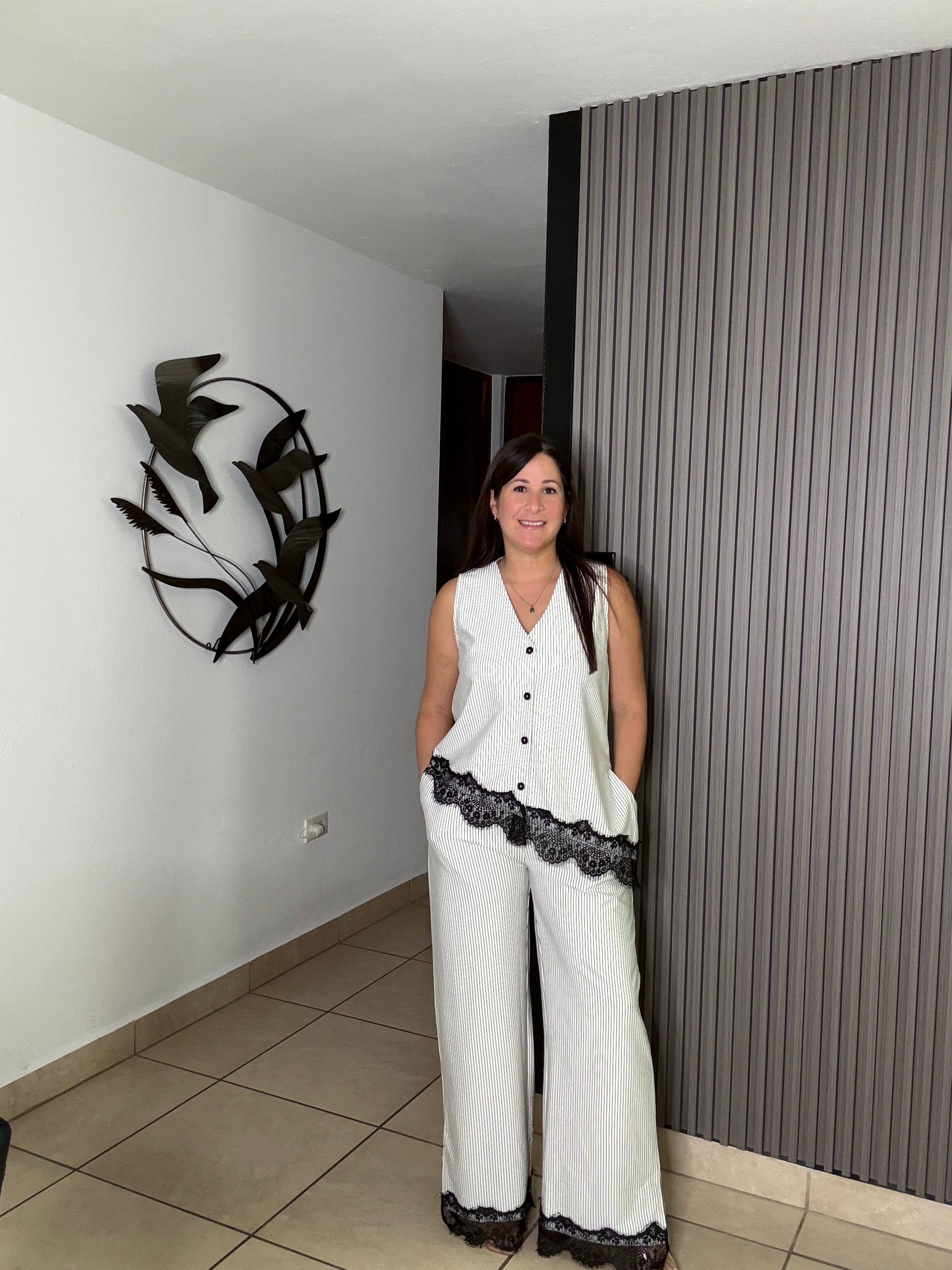 Sara White and black set